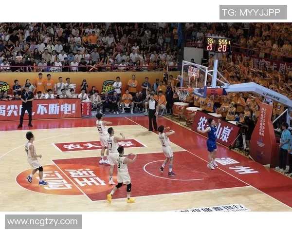 篮球赛场风云再起：聚焦新时代球员成长与战术革新