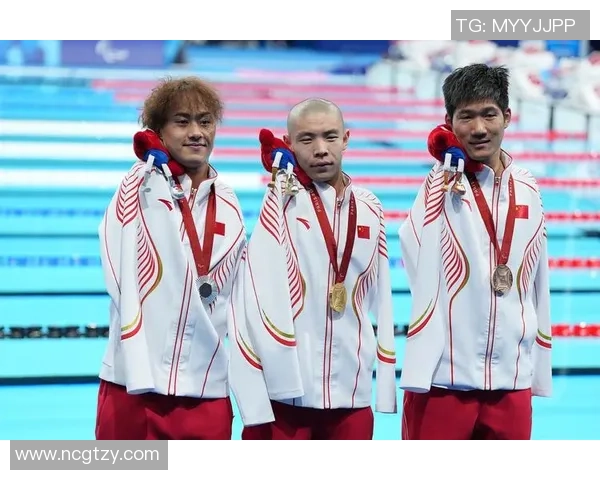 聚焦当代篮球巨星成长历程与赛场魅力全面深度解析其传奇之路绽放